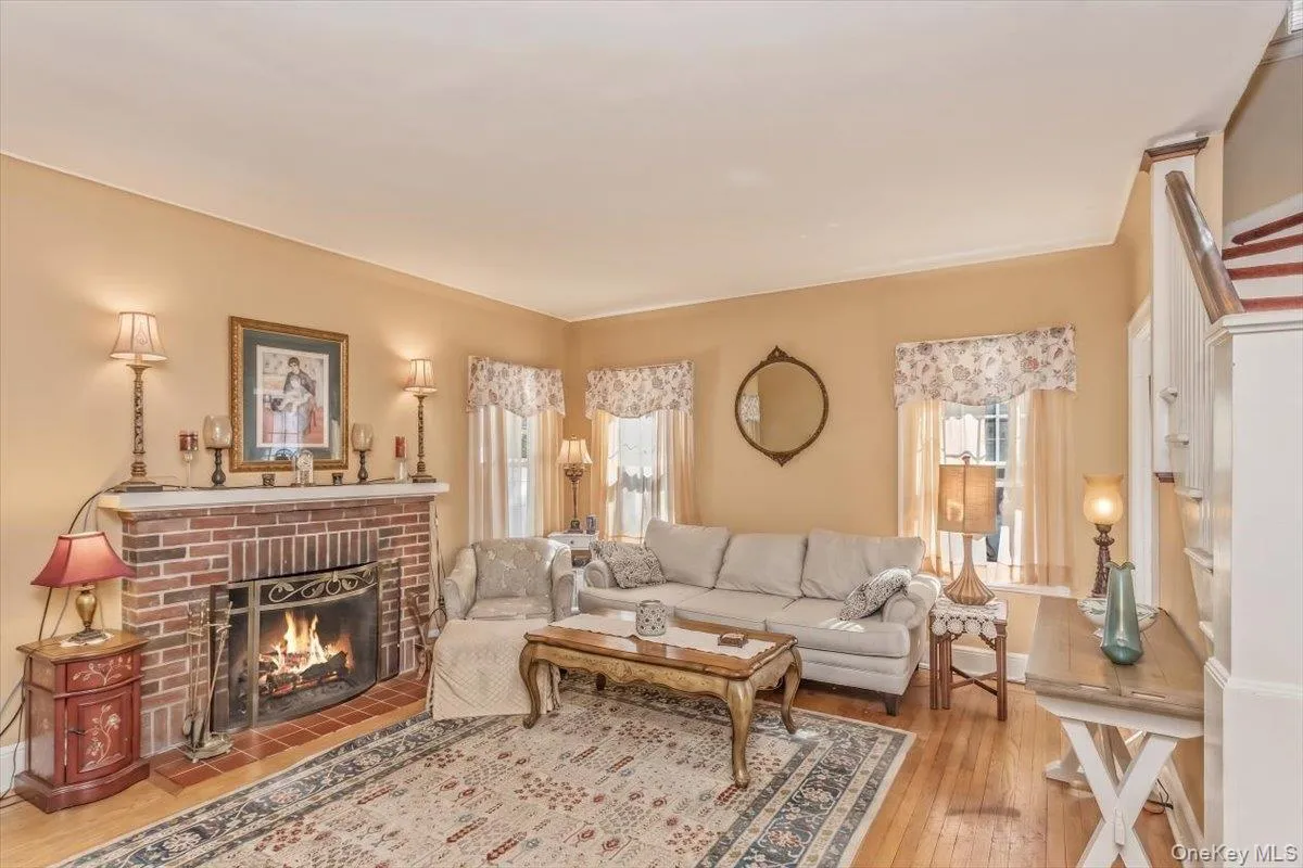 40-29 217th Street, New York, NY, 3 Bedrooms Bedrooms, 9 Rooms Rooms,1 BathroomBathrooms,Residential,For Rent,217th,0,1013865 40-29 217th Street, New York, NY, 3 Bedrooms Bedrooms, 9 Rooms Rooms,1 BathroomBathrooms,Residential,For Rent,217th,0,1013865