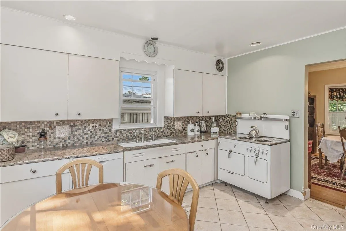 40-29 217th Street, New York, NY, 3 Bedrooms Bedrooms, 9 Rooms Rooms,1 BathroomBathrooms,Residential,For Rent,217th,0,1013865 40-29 217th Street, New York, NY, 3 Bedrooms Bedrooms, 9 Rooms Rooms,1 BathroomBathrooms,Residential,For Rent,217th,0,1013865