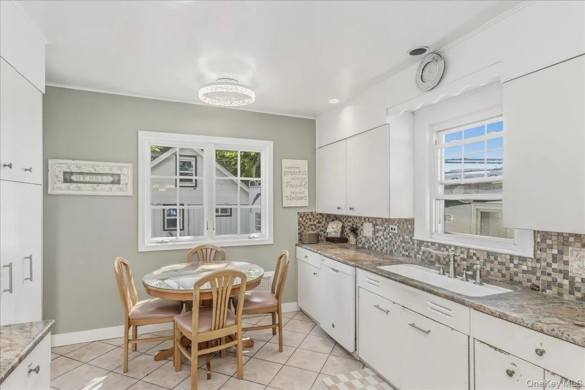 40-29 217th Street, New York, NY, 3 Bedrooms Bedrooms, 9 Rooms Rooms,1 BathroomBathrooms,Residential,For Rent,217th,0,1013865 40-29 217th Street, New York, NY, 3 Bedrooms Bedrooms, 9 Rooms Rooms,1 BathroomBathrooms,Residential,For Rent,217th,0,1013865