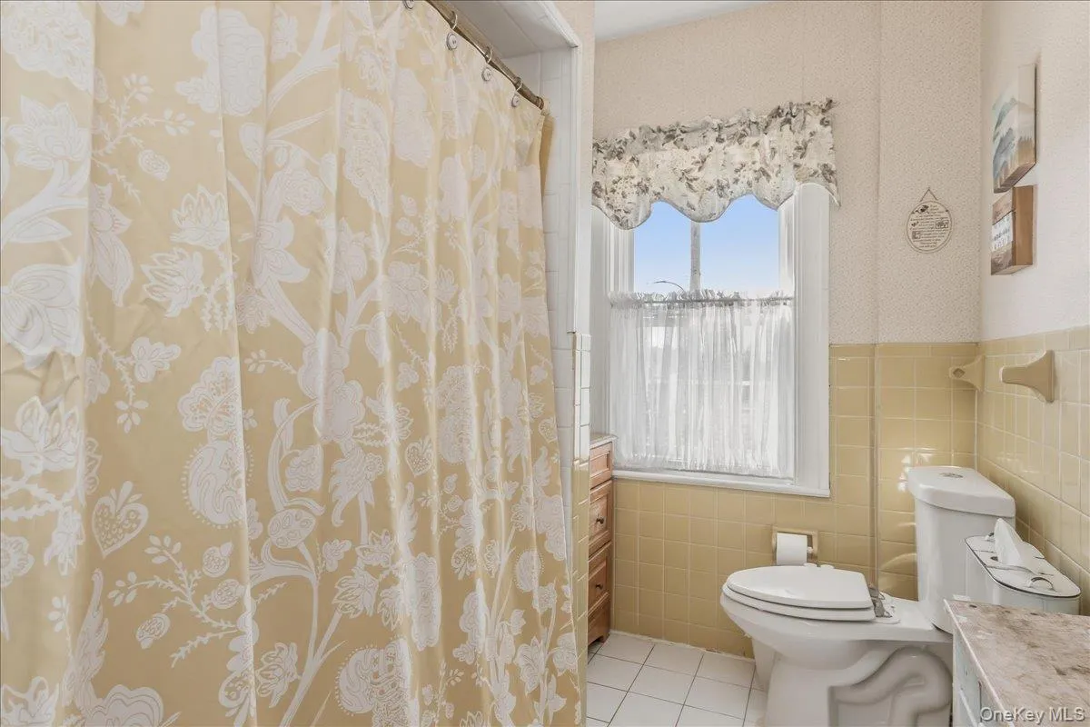 40-29 217th Street, New York, NY, 3 Bedrooms Bedrooms, 9 Rooms Rooms,1 BathroomBathrooms,Residential,For Rent,217th,0,1013865 40-29 217th Street, New York, NY, 3 Bedrooms Bedrooms, 9 Rooms Rooms,1 BathroomBathrooms,Residential,For Rent,217th,0,1013865