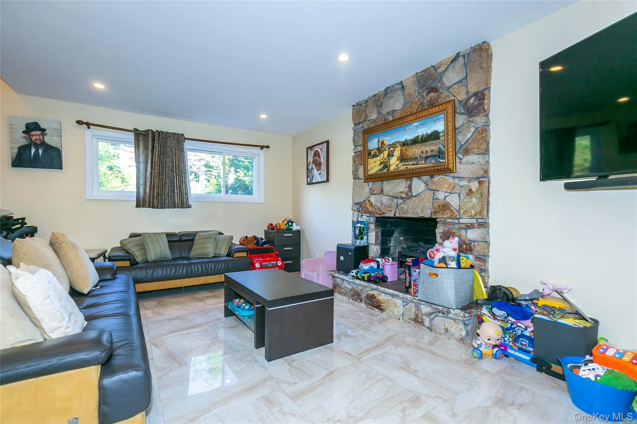 3 Edgewood Place, North Hempstead, NY, 3 Bedrooms Bedrooms, 8 Rooms Rooms,2 BathroomsBathrooms,Residential Lease,For Rent,Edgewood,0,1013868 3 Edgewood Place, North Hempstead, NY, 3 Bedrooms Bedrooms, 8 Rooms Rooms,2 BathroomsBathrooms,Residential Lease,For Rent,Edgewood,0,1013868