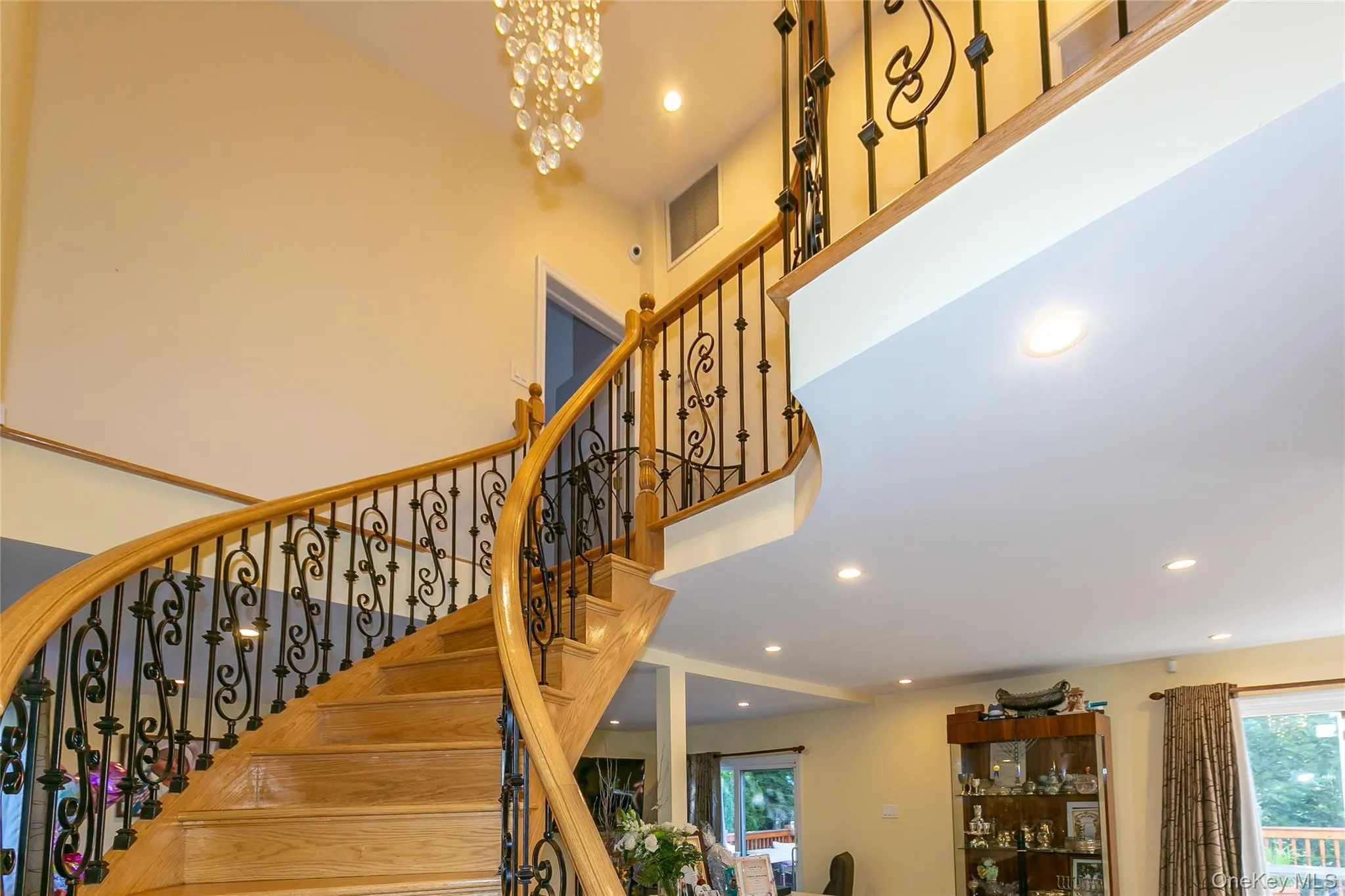 3 Edgewood Place, North Hempstead, NY, 3 Bedrooms Bedrooms, 8 Rooms Rooms,2 BathroomsBathrooms,Residential Lease,For Rent,Edgewood,0,1013868 3 Edgewood Place, North Hempstead, NY, 3 Bedrooms Bedrooms, 8 Rooms Rooms,2 BathroomsBathrooms,Residential Lease,For Rent,Edgewood,0,1013868