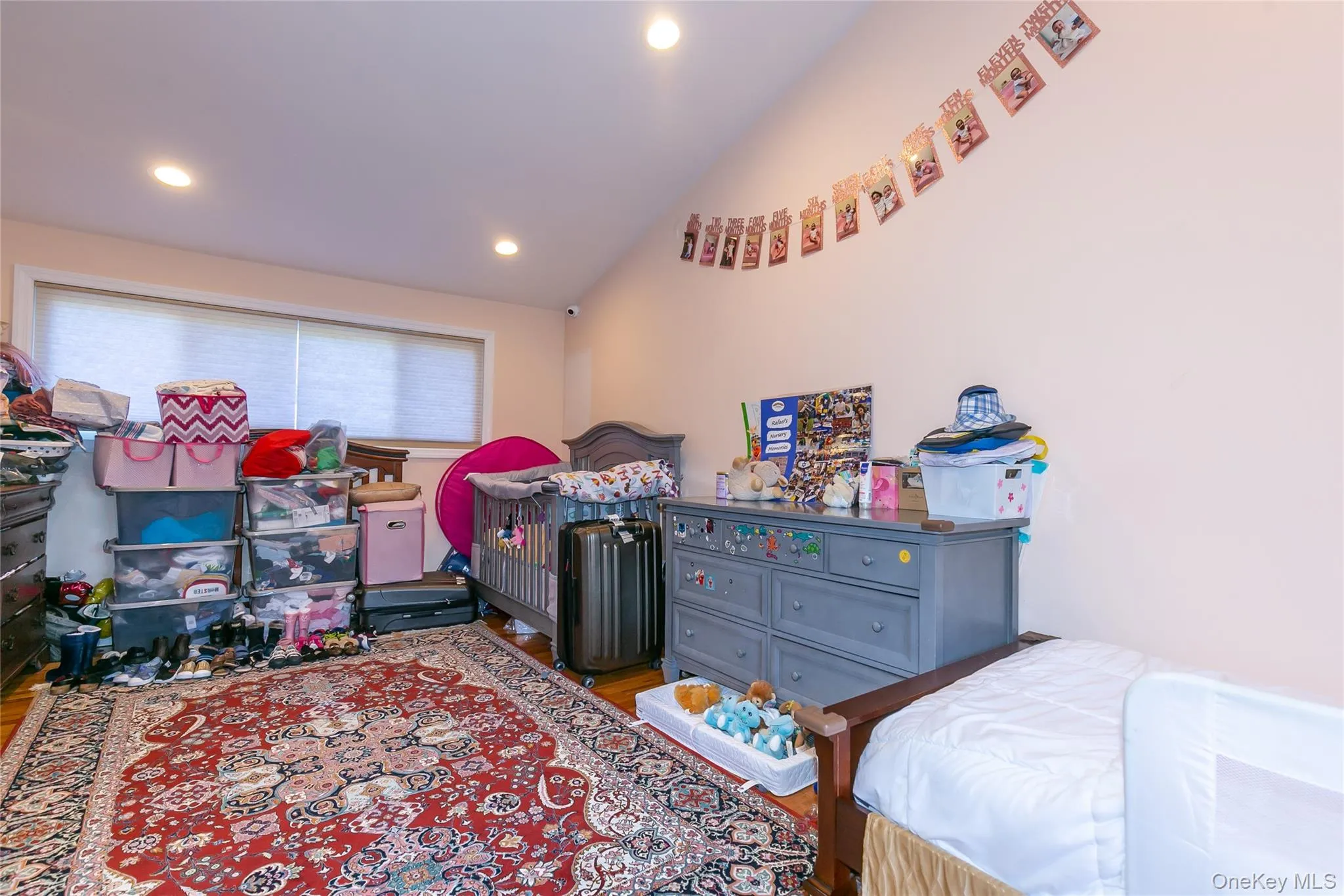 3 Edgewood Place, North Hempstead, NY, 3 Bedrooms Bedrooms, 8 Rooms Rooms,2 BathroomsBathrooms,Residential Lease,For Rent,Edgewood,0,1013868 3 Edgewood Place, North Hempstead, NY, 3 Bedrooms Bedrooms, 8 Rooms Rooms,2 BathroomsBathrooms,Residential Lease,For Rent,Edgewood,0,1013868