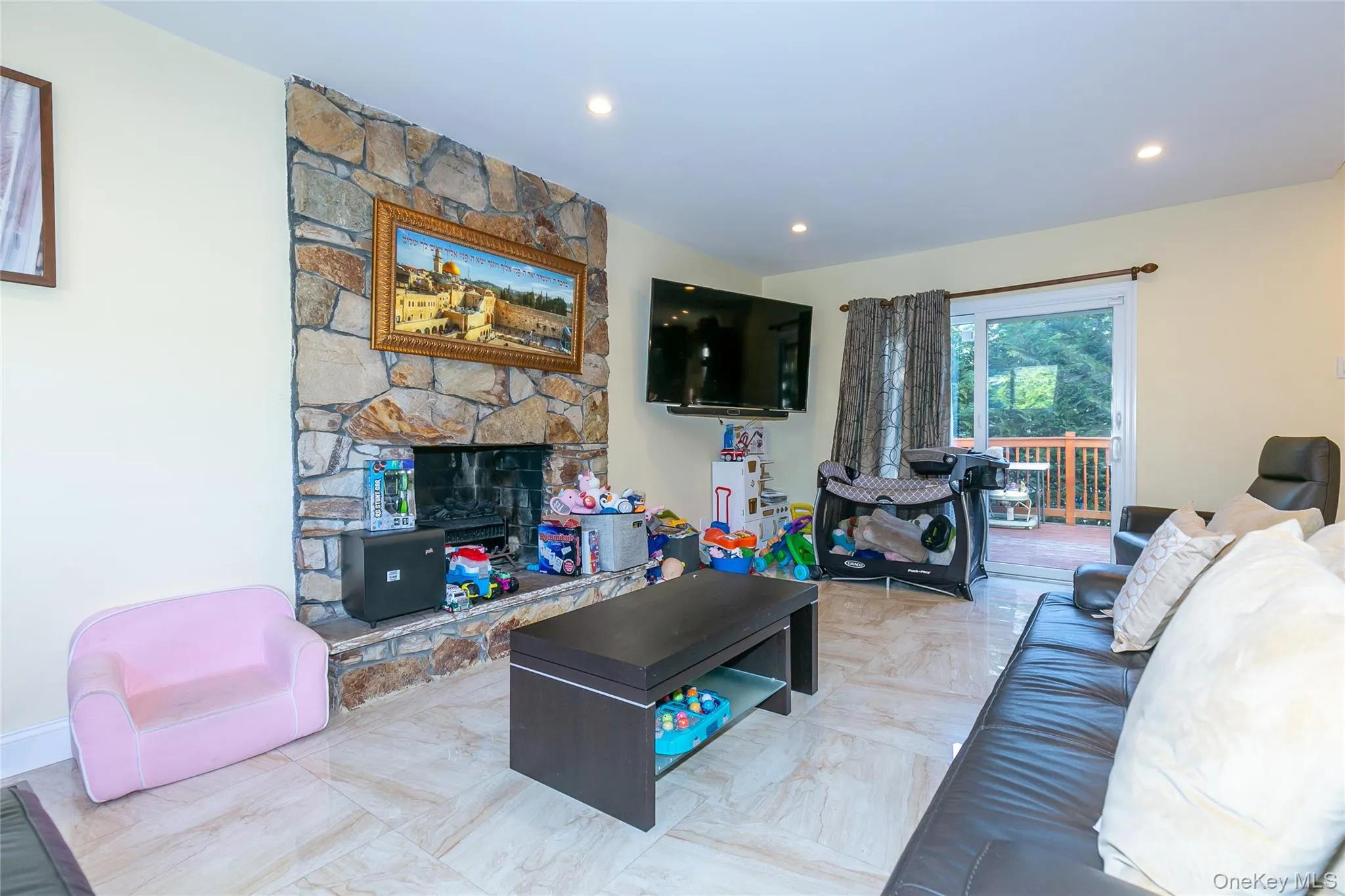 3 Edgewood Place, North Hempstead, NY, 3 Bedrooms Bedrooms, 8 Rooms Rooms,2 BathroomsBathrooms,Residential Lease,For Rent,Edgewood,0,1013868 3 Edgewood Place, North Hempstead, NY, 3 Bedrooms Bedrooms, 8 Rooms Rooms,2 BathroomsBathrooms,Residential Lease,For Rent,Edgewood,0,1013868