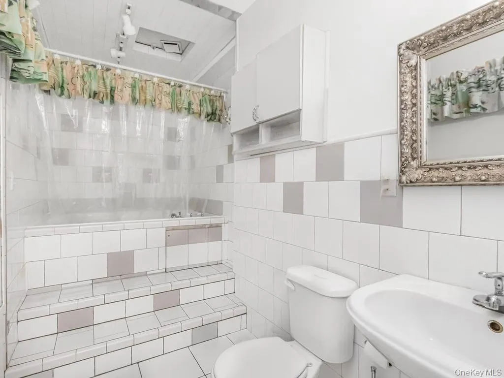 772 Home Street, New York, NY, 3 Bedrooms Bedrooms, 6 Rooms Rooms,1 BathroomBathrooms,Residential,For Rent,Home,0,KEY1013869 772 Home Street, New York, NY, 3 Bedrooms Bedrooms, 6 Rooms Rooms,1 BathroomBathrooms,Residential,For Rent,Home,0,KEY1013869