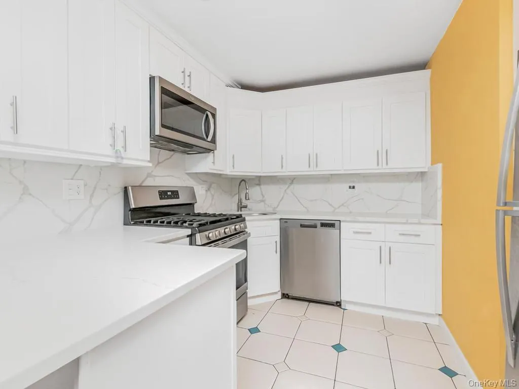 772 Home Street, New York, NY, 3 Bedrooms Bedrooms, 6 Rooms Rooms,1 BathroomBathrooms,Residential,For Rent,Home,0,KEY1013869 772 Home Street, New York, NY, 3 Bedrooms Bedrooms, 6 Rooms Rooms,1 BathroomBathrooms,Residential,For Rent,Home,0,KEY1013869