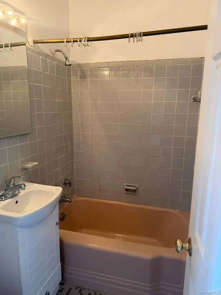 1 Station Square, New York, NY, 2 Rooms Rooms,1 BathroomBathrooms,Residential,For Rent,Square,0,1013872 1 Station Square, New York, NY, 2 Rooms Rooms,1 BathroomBathrooms,Residential,For Rent,Square,0,1013872