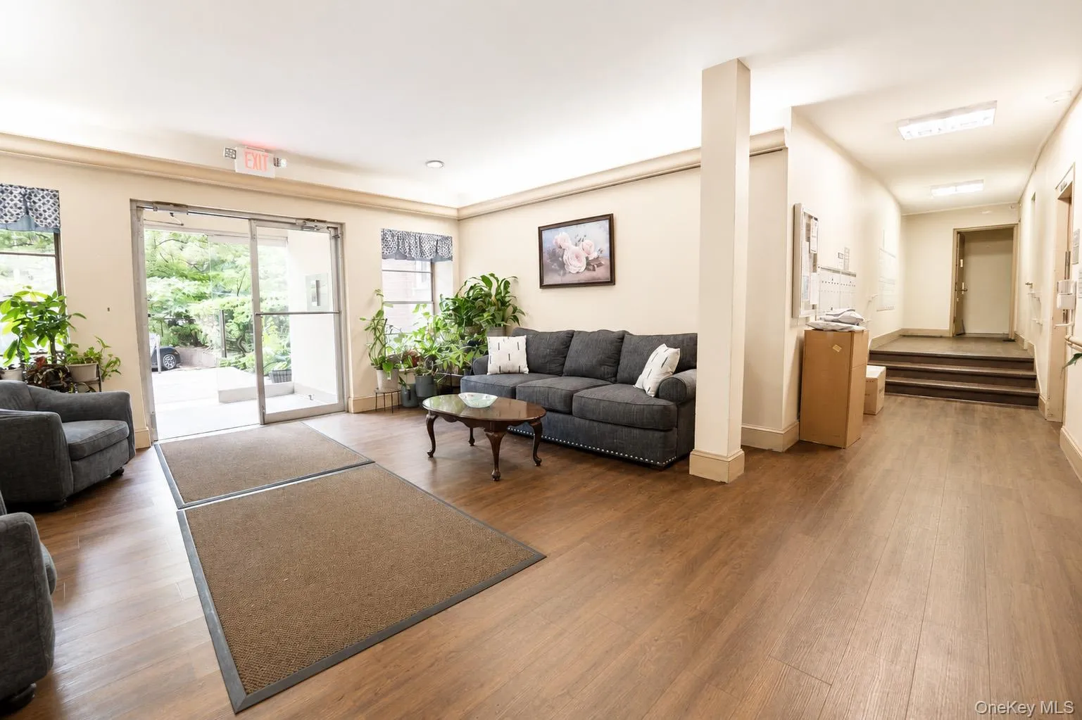 Relax in the inviting lobby, thoughtfully designed as a comfortable space to meet and greet your guests. Relax in the inviting lobby, thoughtfully designed as a comfortable space to meet and greet your guests.