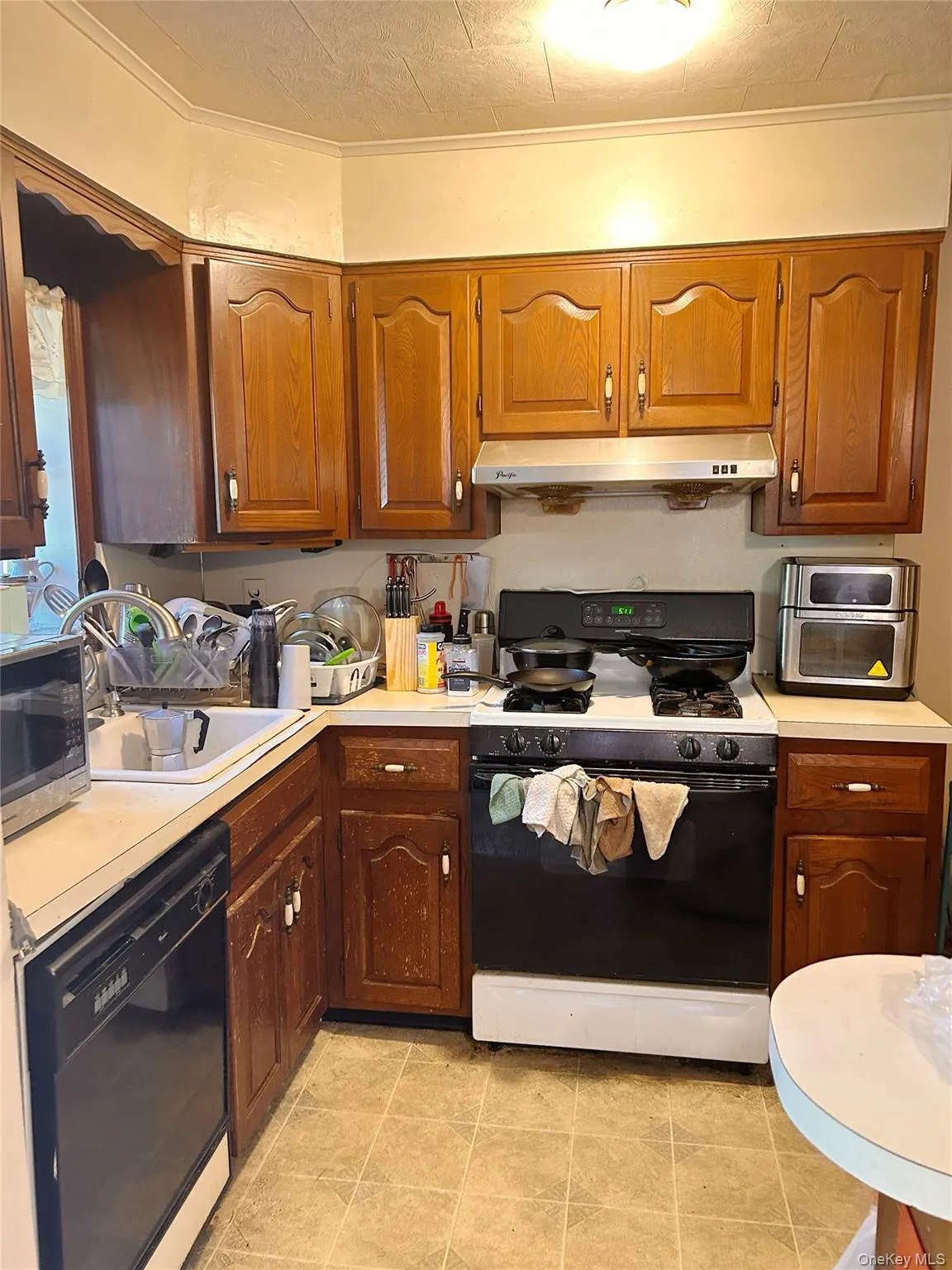 5835 155th Street, New York, NY, 3 Bedrooms Bedrooms, 5 Rooms Rooms,1 BathroomBathrooms,Residential,For Rent,155th,0,1013888 5835 155th Street, New York, NY, 3 Bedrooms Bedrooms, 5 Rooms Rooms,1 BathroomBathrooms,Residential,For Rent,155th,0,1013888