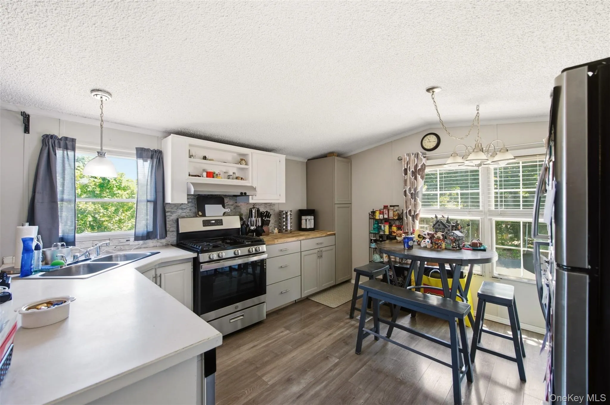 Pretty Kitchen with Propane Gas Pretty Kitchen with Propane Gas