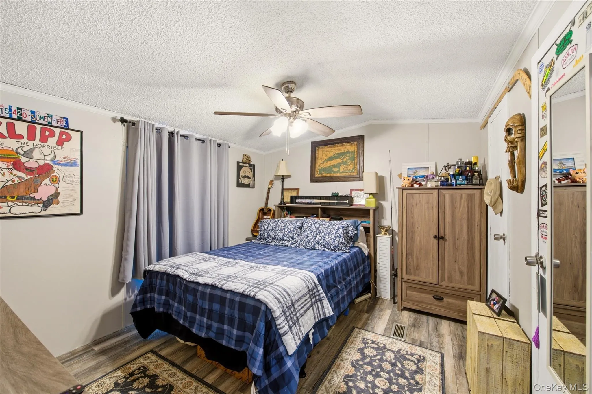Queen Sized Bed-room for King Sized Queen Sized Bed-room for King Sized
