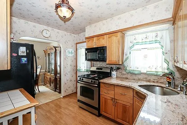 8152 249th Street, New York, NY, 4 Bedrooms Bedrooms, 7 Rooms Rooms,2 BathroomsBathrooms,Residential,For Rent,249th,0,KEY1013907 8152 249th Street, New York, NY, 4 Bedrooms Bedrooms, 7 Rooms Rooms,2 BathroomsBathrooms,Residential,For Rent,249th,0,KEY1013907