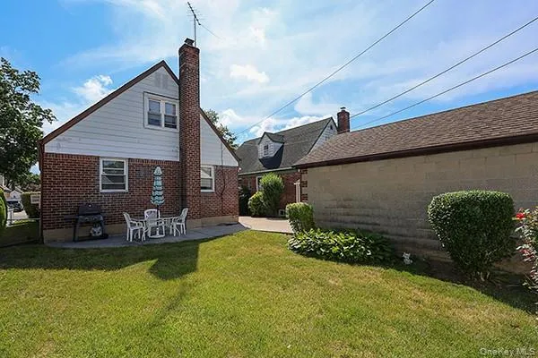 8152 249th Street, New York, NY, 4 Bedrooms Bedrooms, 7 Rooms Rooms,2 BathroomsBathrooms,Residential,For Rent,249th,0,KEY1013907 8152 249th Street, New York, NY, 4 Bedrooms Bedrooms, 7 Rooms Rooms,2 BathroomsBathrooms,Residential,For Rent,249th,0,KEY1013907