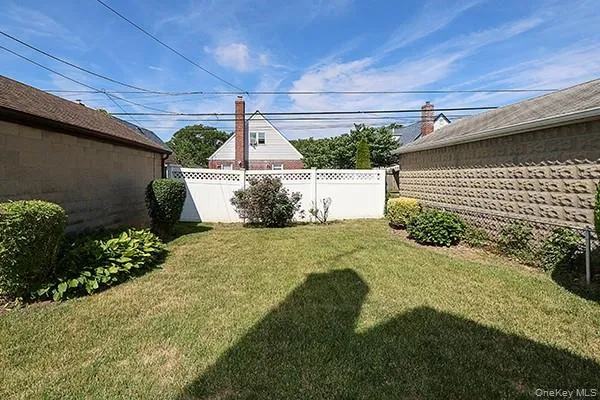8152 249th Street, New York, NY, 4 Bedrooms Bedrooms, 7 Rooms Rooms,2 BathroomsBathrooms,Residential,For Rent,249th,0,KEY1013907 8152 249th Street, New York, NY, 4 Bedrooms Bedrooms, 7 Rooms Rooms,2 BathroomsBathrooms,Residential,For Rent,249th,0,KEY1013907
