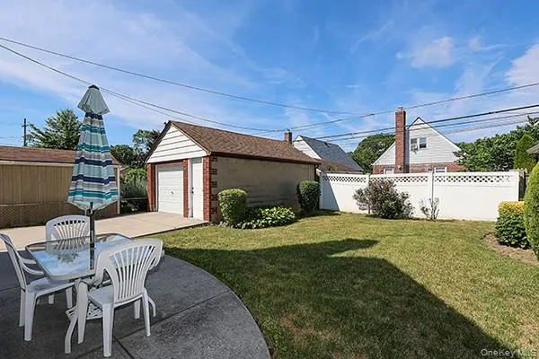 8152 249th Street, New York, NY, 4 Bedrooms Bedrooms, 7 Rooms Rooms,2 BathroomsBathrooms,Residential,For Rent,249th,0,KEY1013907 8152 249th Street, New York, NY, 4 Bedrooms Bedrooms, 7 Rooms Rooms,2 BathroomsBathrooms,Residential,For Rent,249th,0,KEY1013907