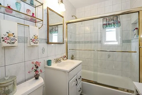 8152 249th Street, New York, NY, 4 Bedrooms Bedrooms, 7 Rooms Rooms,2 BathroomsBathrooms,Residential,For Rent,249th,0,KEY1013907 8152 249th Street, New York, NY, 4 Bedrooms Bedrooms, 7 Rooms Rooms,2 BathroomsBathrooms,Residential,For Rent,249th,0,KEY1013907