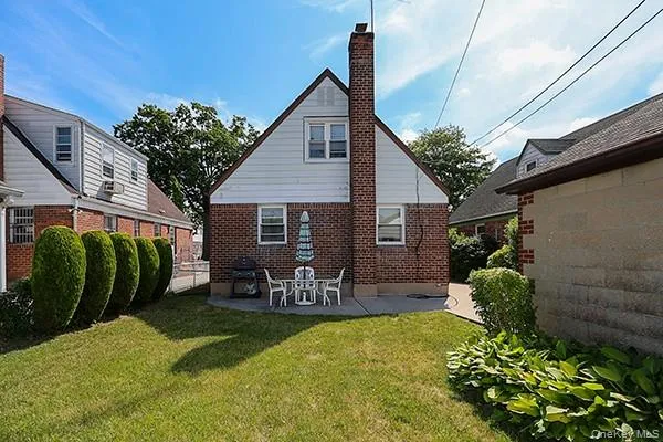 8152 249th Street, New York, NY, 4 Bedrooms Bedrooms, 7 Rooms Rooms,2 BathroomsBathrooms,Residential,For Rent,249th,0,KEY1013907 8152 249th Street, New York, NY, 4 Bedrooms Bedrooms, 7 Rooms Rooms,2 BathroomsBathrooms,Residential,For Rent,249th,0,KEY1013907