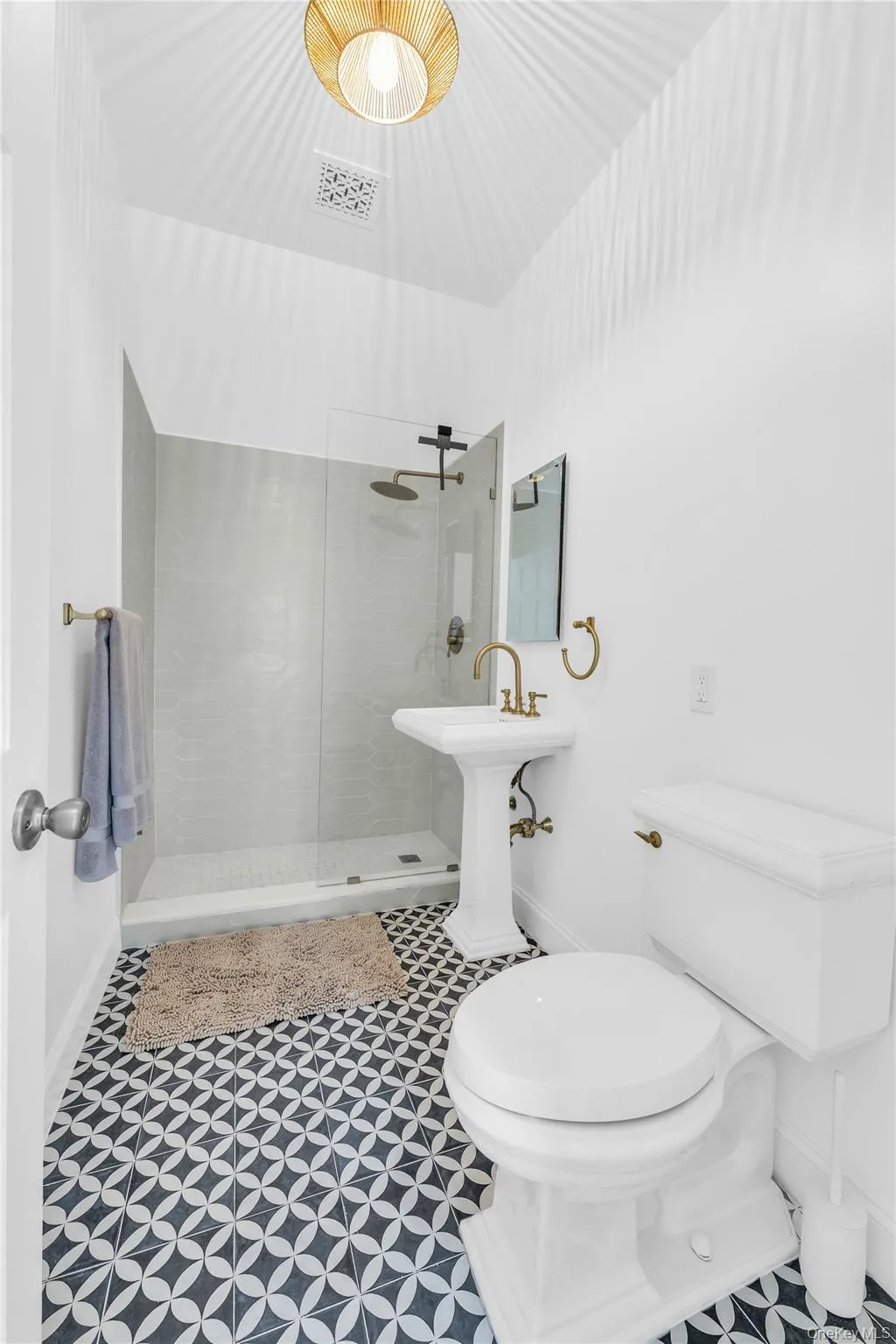 68 Howells Point Road, Brookhaven, NY, 5 Bedrooms Bedrooms, 12 Rooms Rooms,5 BathroomsBathrooms,Residential,For Rent,Howells Point,0,1013917 68 Howells Point Road, Brookhaven, NY, 5 Bedrooms Bedrooms, 12 Rooms Rooms,5 BathroomsBathrooms,Residential,For Rent,Howells Point,0,1013917