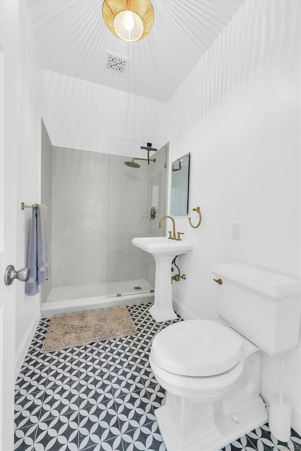 68 Howells Point Road, Brookhaven, NY, 5 Bedrooms Bedrooms, 12 Rooms Rooms,5 BathroomsBathrooms,Residential,For Rent,Howells Point,0,1013917 68 Howells Point Road, Brookhaven, NY, 5 Bedrooms Bedrooms, 12 Rooms Rooms,5 BathroomsBathrooms,Residential,For Rent,Howells Point,0,1013917