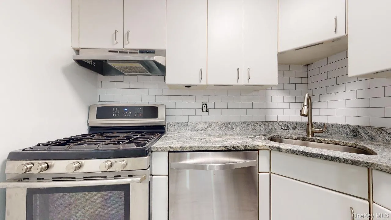 67-39 Clyde Street, New York, NY, 2 Bedrooms Bedrooms, 4 Rooms Rooms,2 BathroomsBathrooms,Residential Lease,For Rent,Clyde,0,1013929 67-39 Clyde Street, New York, NY, 2 Bedrooms Bedrooms, 4 Rooms Rooms,2 BathroomsBathrooms,Residential Lease,For Rent,Clyde,0,1013929