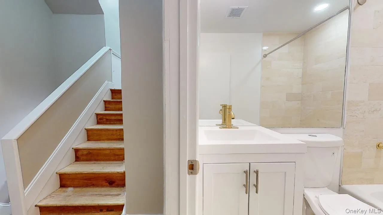67-39 Clyde Street, New York, NY, 2 Bedrooms Bedrooms, 4 Rooms Rooms,2 BathroomsBathrooms,Residential Lease,For Rent,Clyde,0,1013929 67-39 Clyde Street, New York, NY, 2 Bedrooms Bedrooms, 4 Rooms Rooms,2 BathroomsBathrooms,Residential Lease,For Rent,Clyde,0,1013929