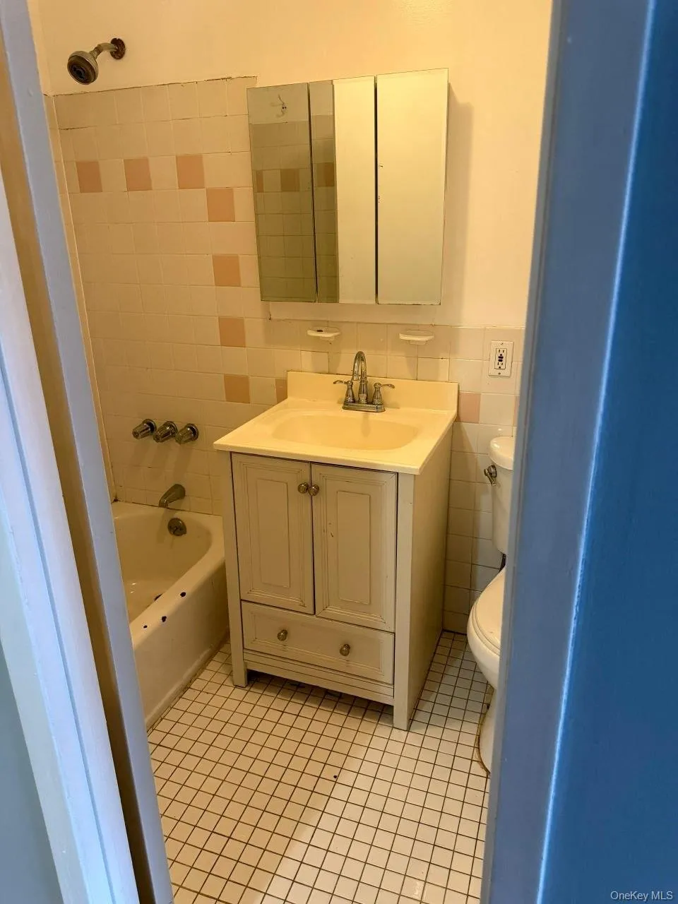 33 Harper Court, New York, NY, 2 Bedrooms Bedrooms, 5 Rooms Rooms,1 BathroomBathrooms,Residential Lease,For Rent,Harper,0,1013931 33 Harper Court, New York, NY, 2 Bedrooms Bedrooms, 5 Rooms Rooms,1 BathroomBathrooms,Residential Lease,For Rent,Harper,0,1013931