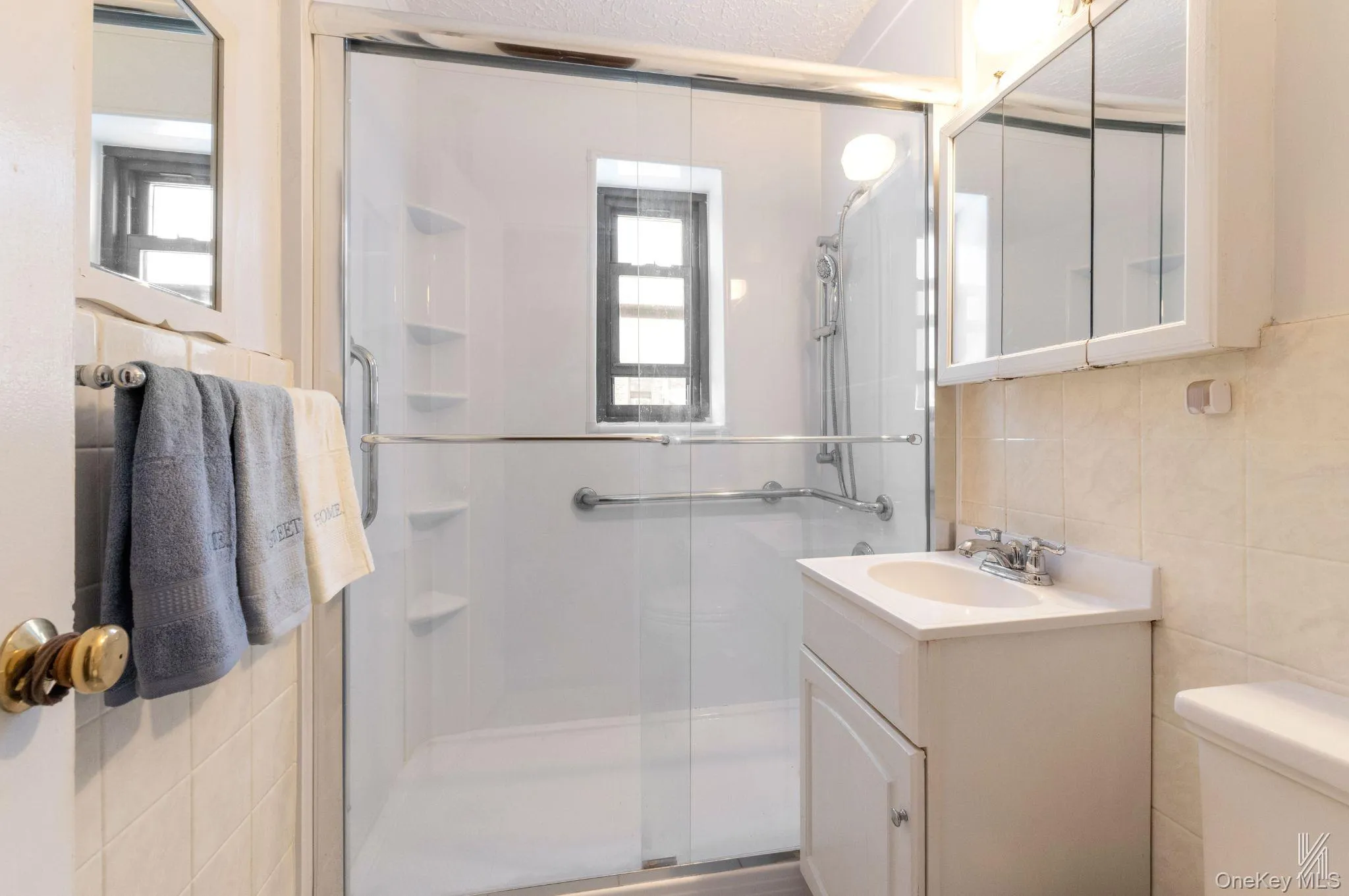 34-10 94th Street, New York, NY, 2 Bedrooms Bedrooms, 4 Rooms Rooms,1 BathroomBathrooms,Residential,For Rent,94th,0,KEY1013937 34-10 94th Street, New York, NY, 2 Bedrooms Bedrooms, 4 Rooms Rooms,1 BathroomBathrooms,Residential,For Rent,94th,0,KEY1013937