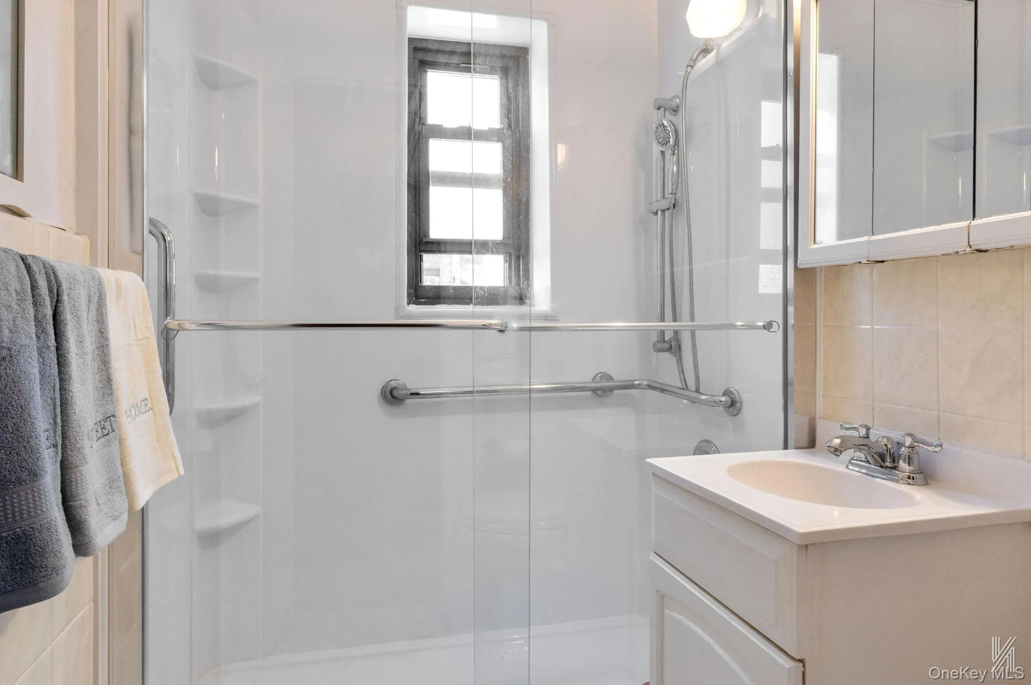 34-10 94th Street, New York, NY, 2 Bedrooms Bedrooms, 4 Rooms Rooms,1 BathroomBathrooms,Residential,For Rent,94th,0,KEY1013937 34-10 94th Street, New York, NY, 2 Bedrooms Bedrooms, 4 Rooms Rooms,1 BathroomBathrooms,Residential,For Rent,94th,0,KEY1013937
