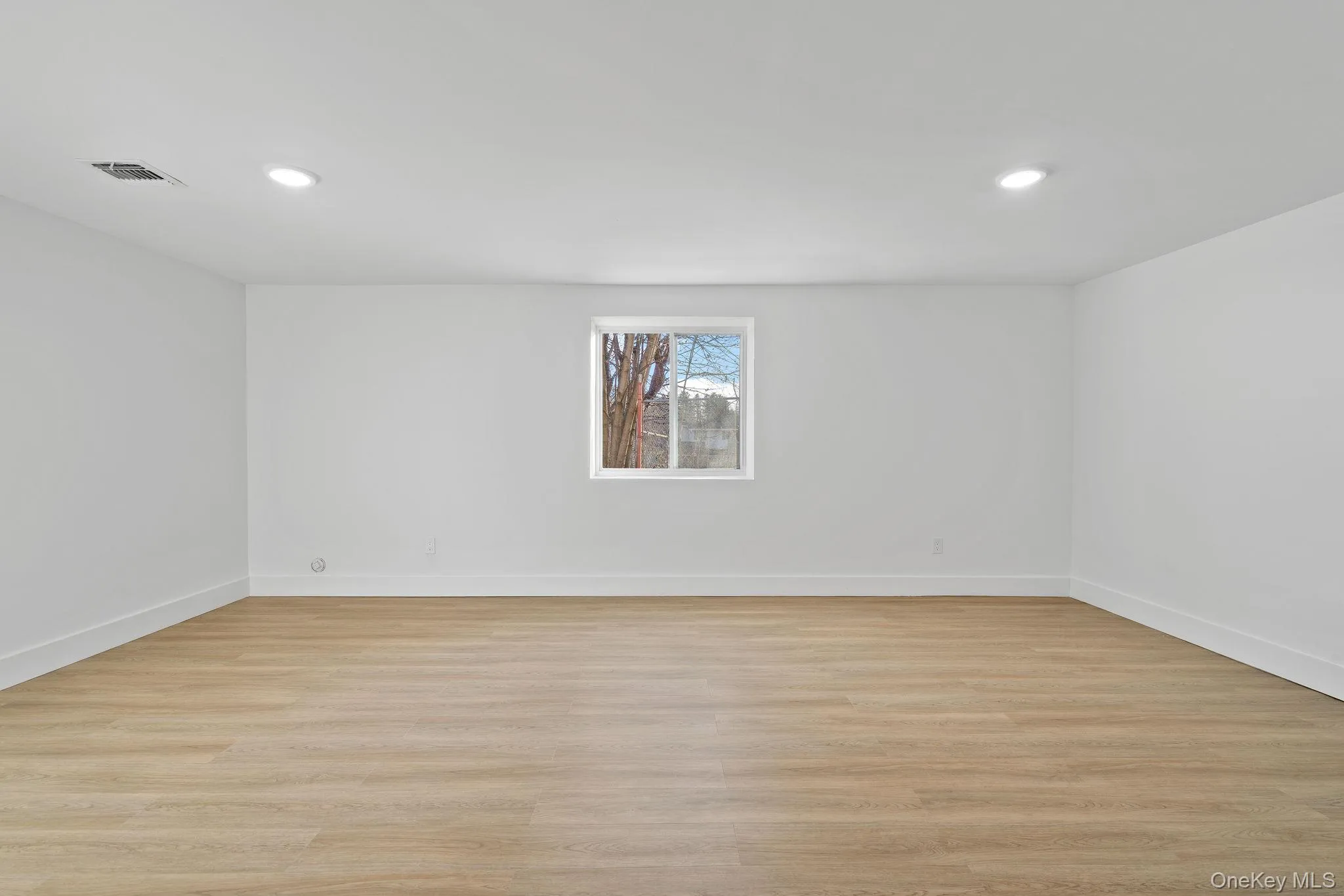 Unfurnished room featuring light wood-style floors and recessed lighting Unfurnished room featuring light wood-style floors and recessed lighting