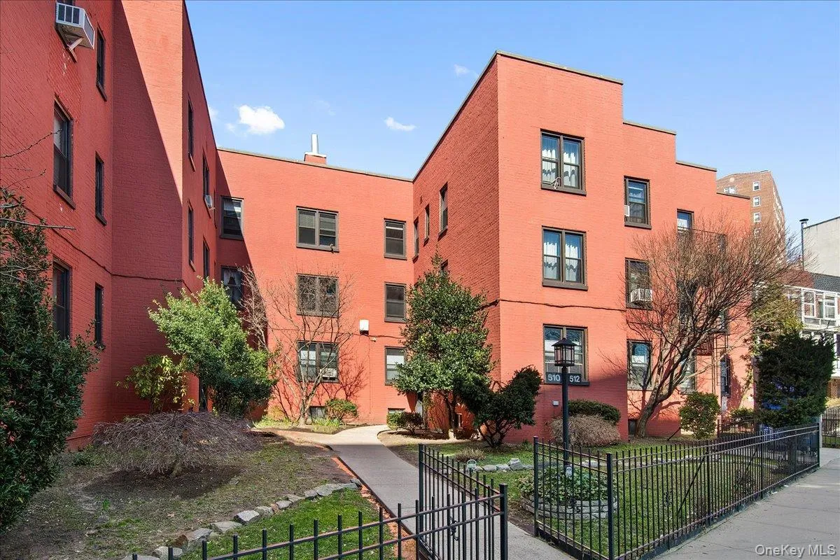510 Kappock Street, New York, NY, 2 Bedrooms Bedrooms, 6 Rooms Rooms,1 BathroomBathrooms,Residential,For Rent,Kappock,0,1013949 510 Kappock Street, New York, NY, 2 Bedrooms Bedrooms, 6 Rooms Rooms,1 BathroomBathrooms,Residential,For Rent,Kappock,0,1013949