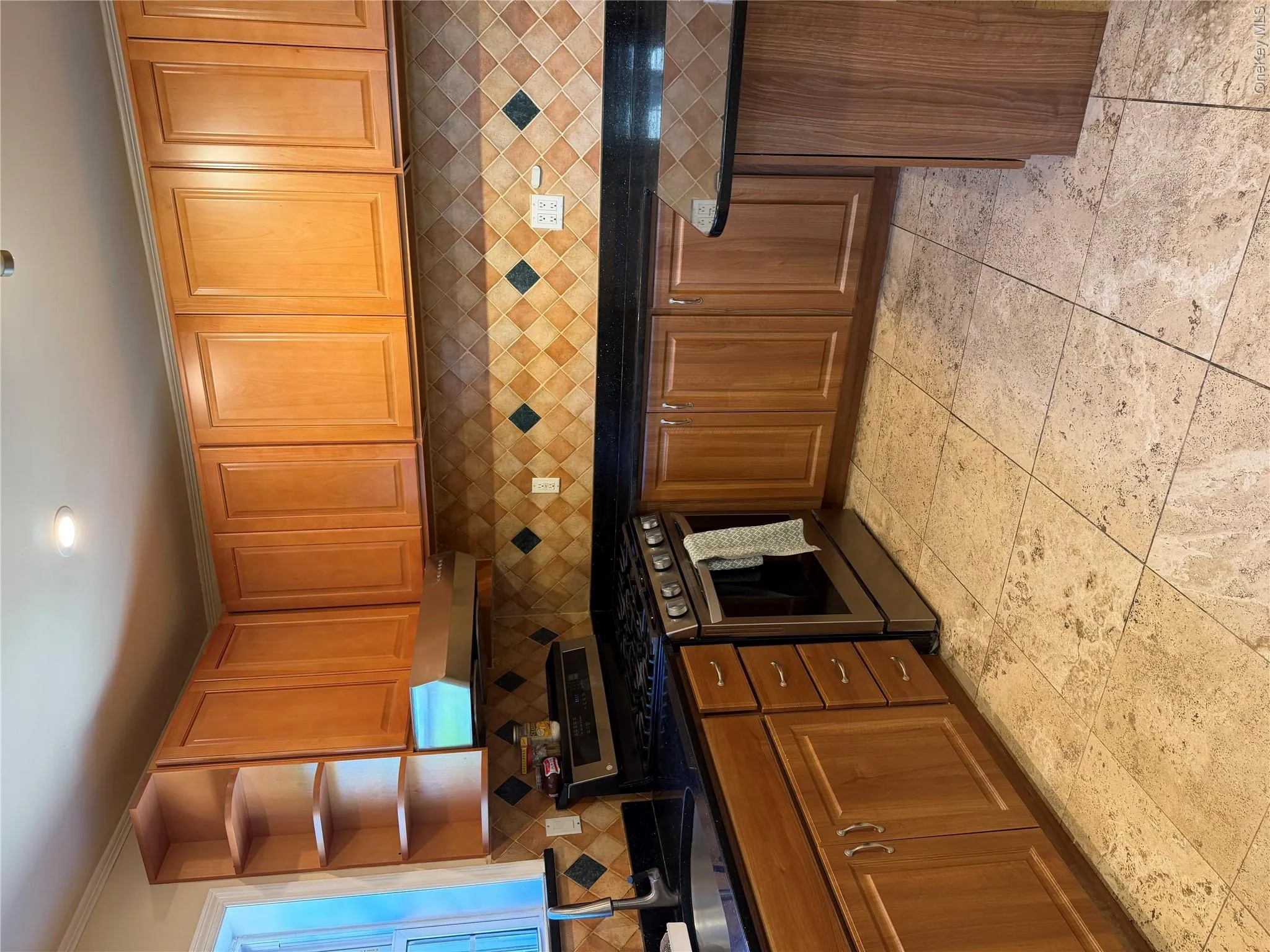 27 Upland Road, North Hempstead, NY, 3 Bedrooms Bedrooms, 8 Rooms Rooms,2 BathroomsBathrooms,Residential Lease,For Rent,Upland,0,1013961 27 Upland Road, North Hempstead, NY, 3 Bedrooms Bedrooms, 8 Rooms Rooms,2 BathroomsBathrooms,Residential Lease,For Rent,Upland,0,1013961