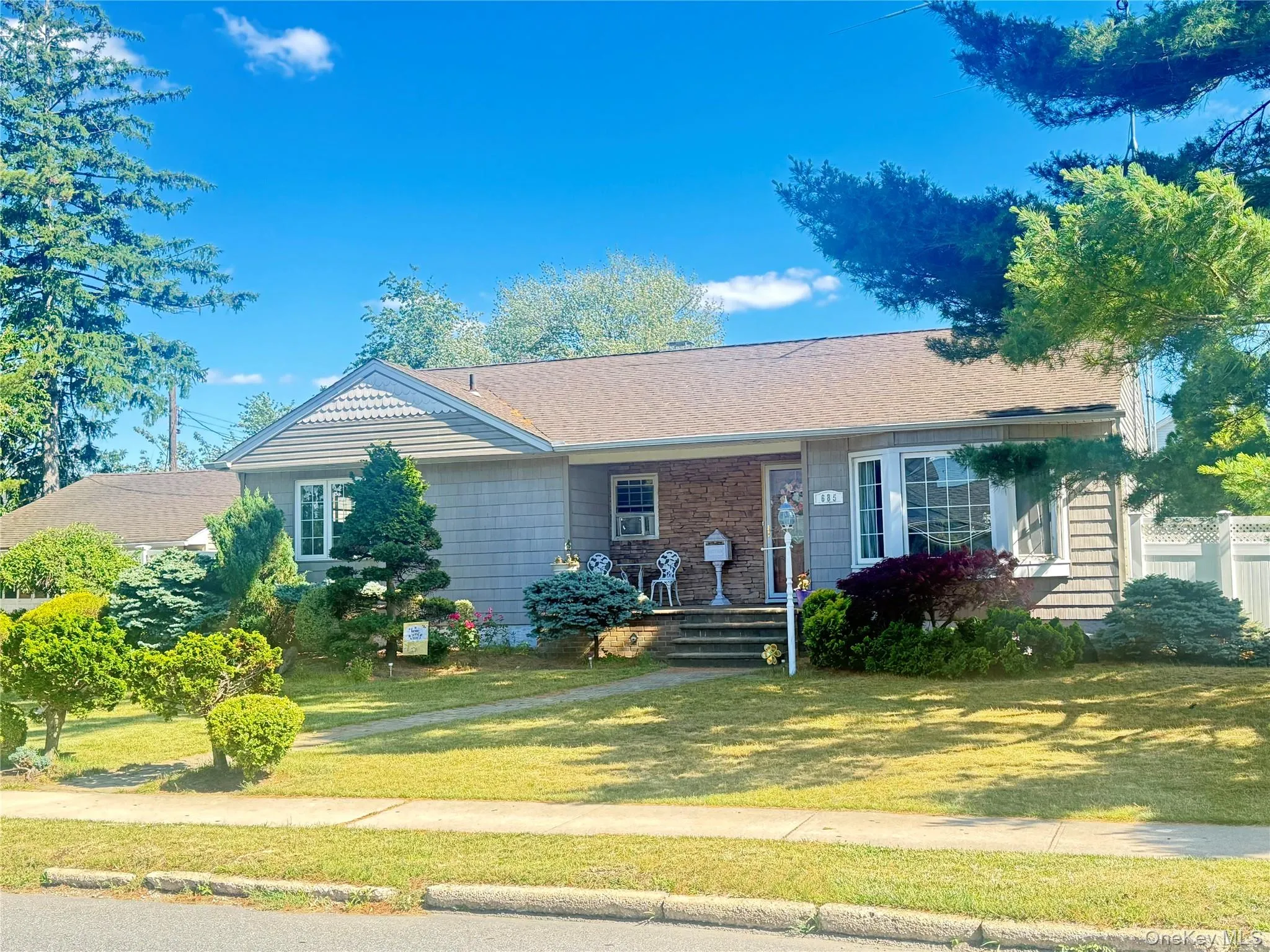 685 Seabury Avenue, Hempstead, NY, 3 Bedrooms Bedrooms, 8 Rooms Rooms,1 BathroomBathrooms,Residential,For Rent,Seabury,0,1013966 685 Seabury Avenue, Hempstead, NY, 3 Bedrooms Bedrooms, 8 Rooms Rooms,1 BathroomBathrooms,Residential,For Rent,Seabury,0,1013966