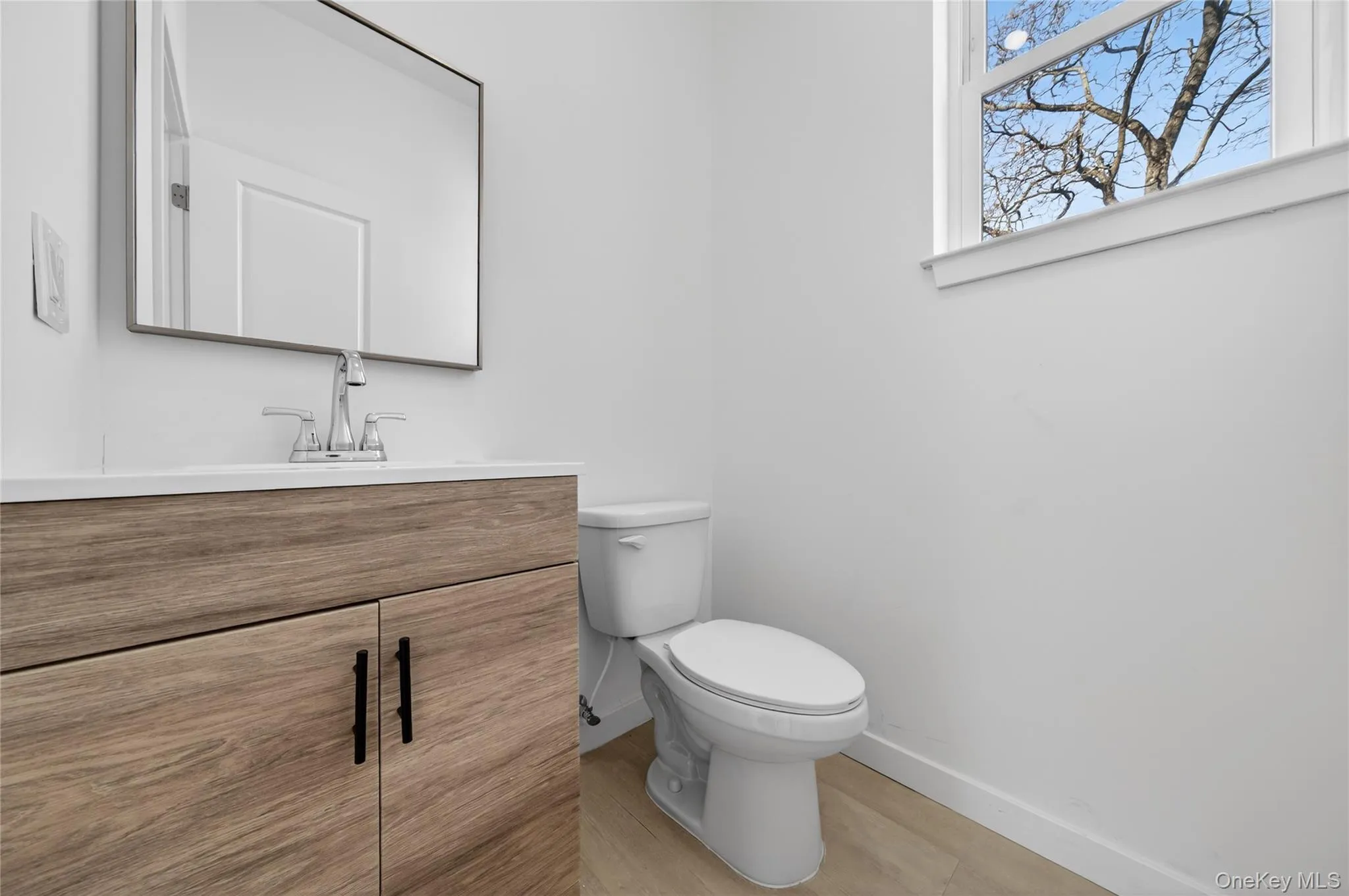 Half bath, first floor. Half bath, first floor.