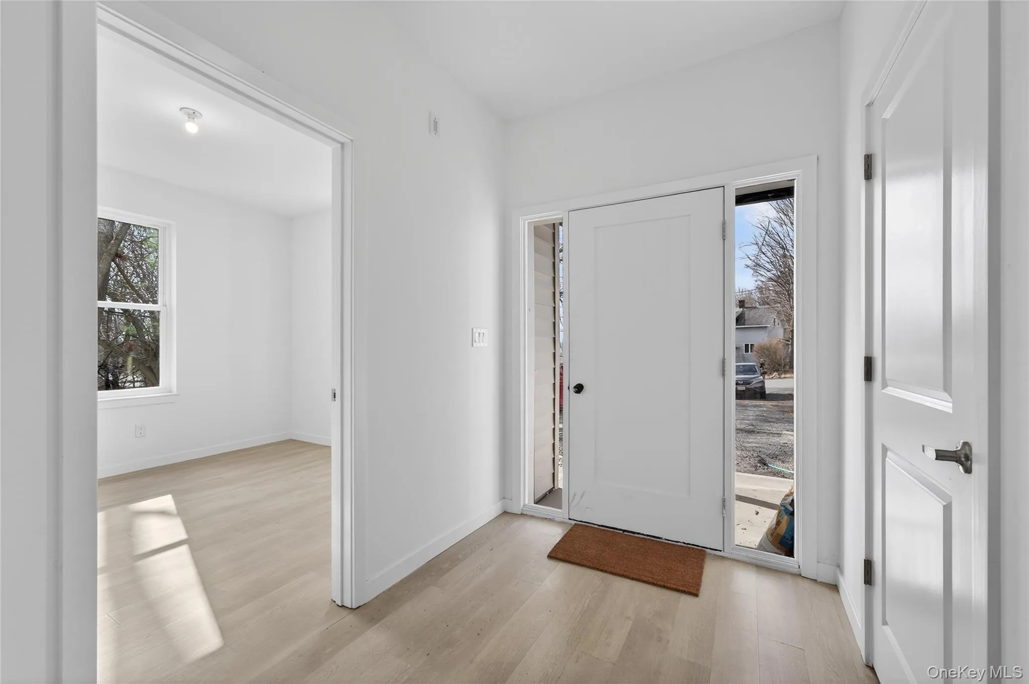 Looking at the entrance from the inside gives you a glimpse into the bonus room. Please note the coat closet to the right. Looking at the entrance from the inside gives you a glimpse into the bonus room. Please note the coat closet to the right.