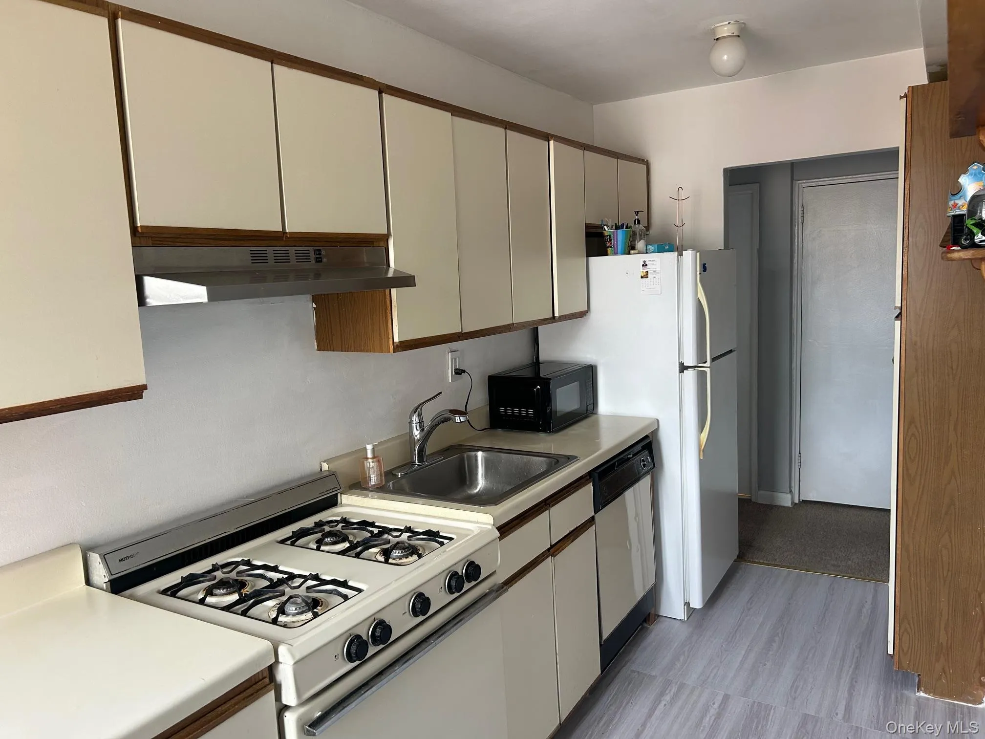 4 Sadore Lane, Yonkers, NY, 1 Bedroom Bedrooms, 4 Rooms Rooms,1 BathroomBathrooms,Residential,For Rent,Sadore Lane,0,1013982 4 Sadore Lane, Yonkers, NY, 1 Bedroom Bedrooms, 4 Rooms Rooms,1 BathroomBathrooms,Residential,For Rent,Sadore Lane,0,1013982