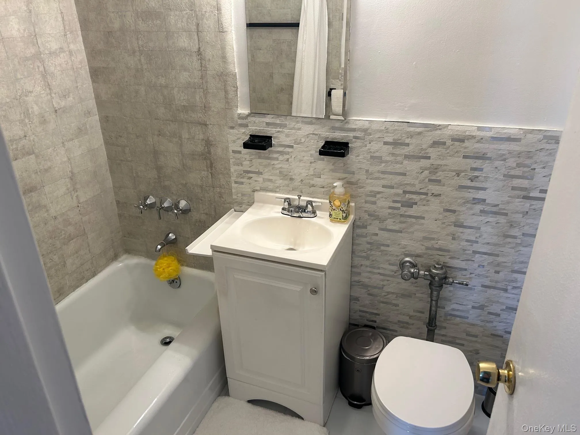 4 Sadore Lane, Yonkers, NY, 1 Bedroom Bedrooms, 4 Rooms Rooms,1 BathroomBathrooms,Residential,For Rent,Sadore Lane,0,1013982 4 Sadore Lane, Yonkers, NY, 1 Bedroom Bedrooms, 4 Rooms Rooms,1 BathroomBathrooms,Residential,For Rent,Sadore Lane,0,1013982