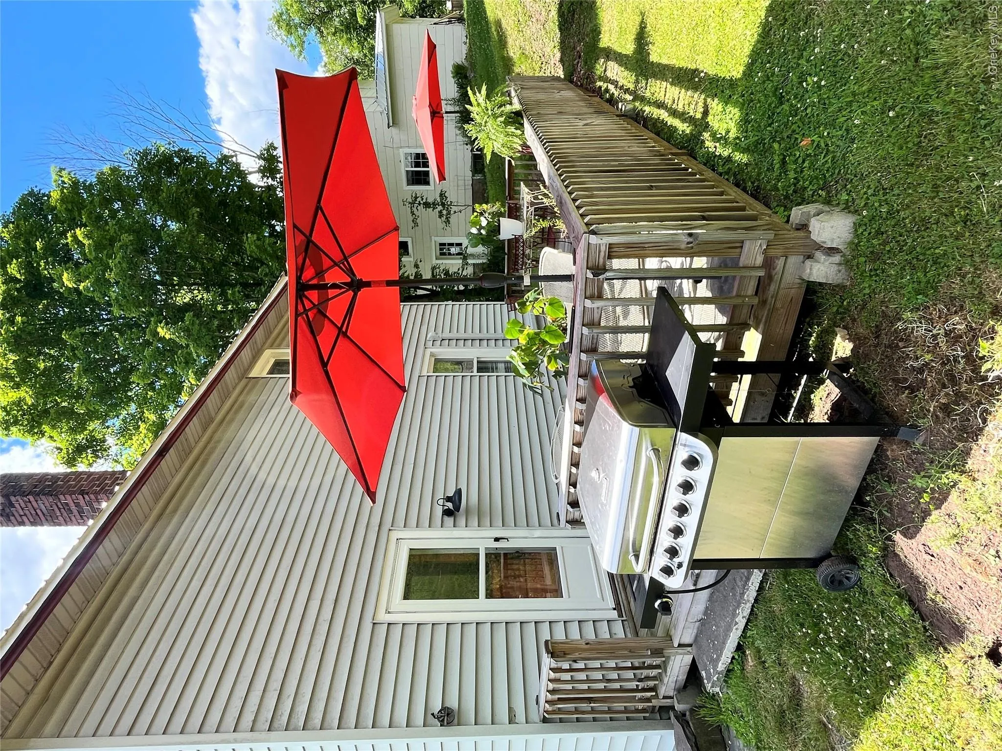 Large back deck for entertaining and barbecuing Large back deck for entertaining and barbecuing