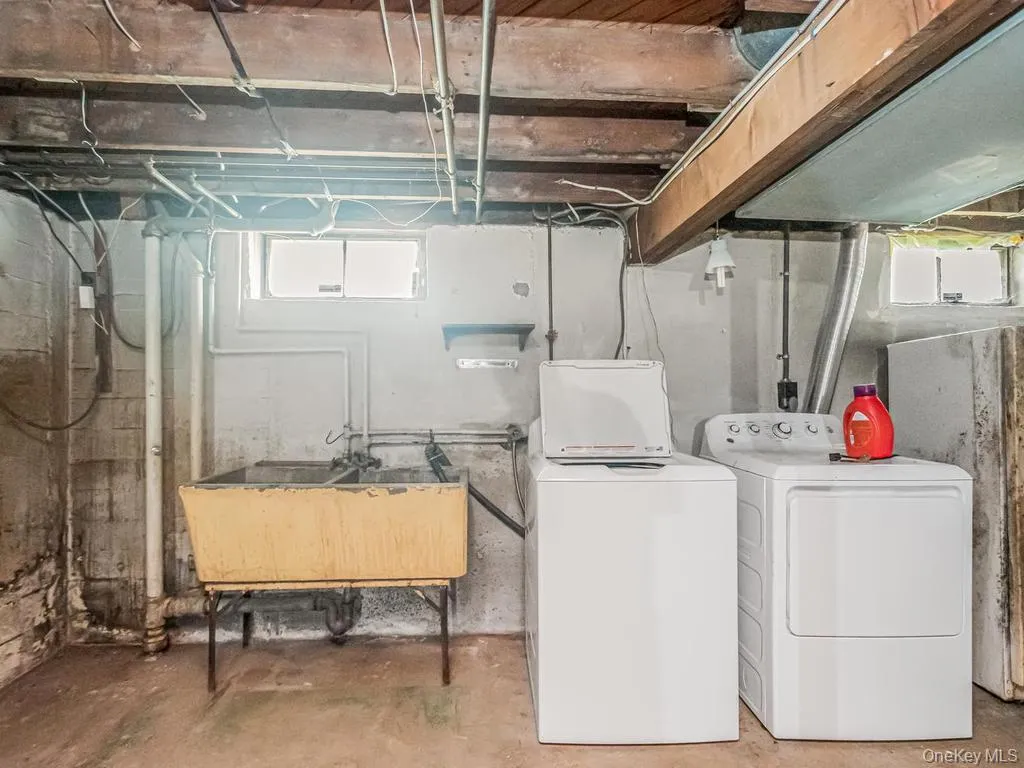 37 Poe Street, Greenburgh, NY, 3 Bedrooms Bedrooms, 8 Rooms Rooms,1 BathroomBathrooms,Residential,For Rent,Poe,0,1013998 37 Poe Street, Greenburgh, NY, 3 Bedrooms Bedrooms, 8 Rooms Rooms,1 BathroomBathrooms,Residential,For Rent,Poe,0,1013998