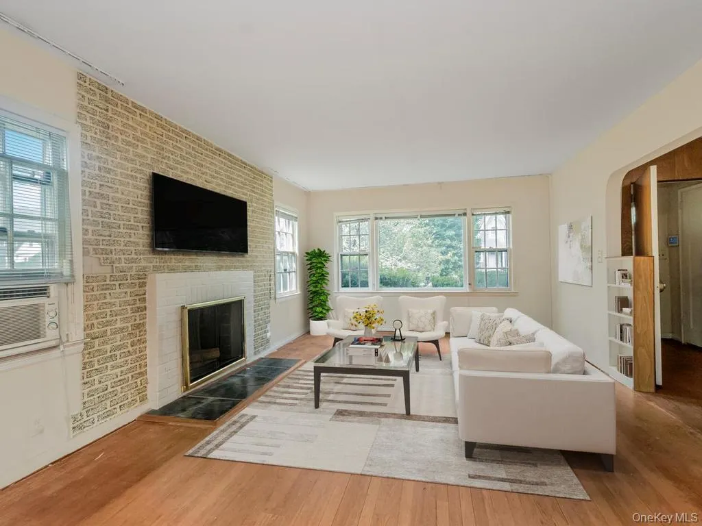 37 Poe Street, Greenburgh, NY, 3 Bedrooms Bedrooms, 8 Rooms Rooms,1 BathroomBathrooms,Residential,For Rent,Poe,0,1013998 37 Poe Street, Greenburgh, NY, 3 Bedrooms Bedrooms, 8 Rooms Rooms,1 BathroomBathrooms,Residential,For Rent,Poe,0,1013998