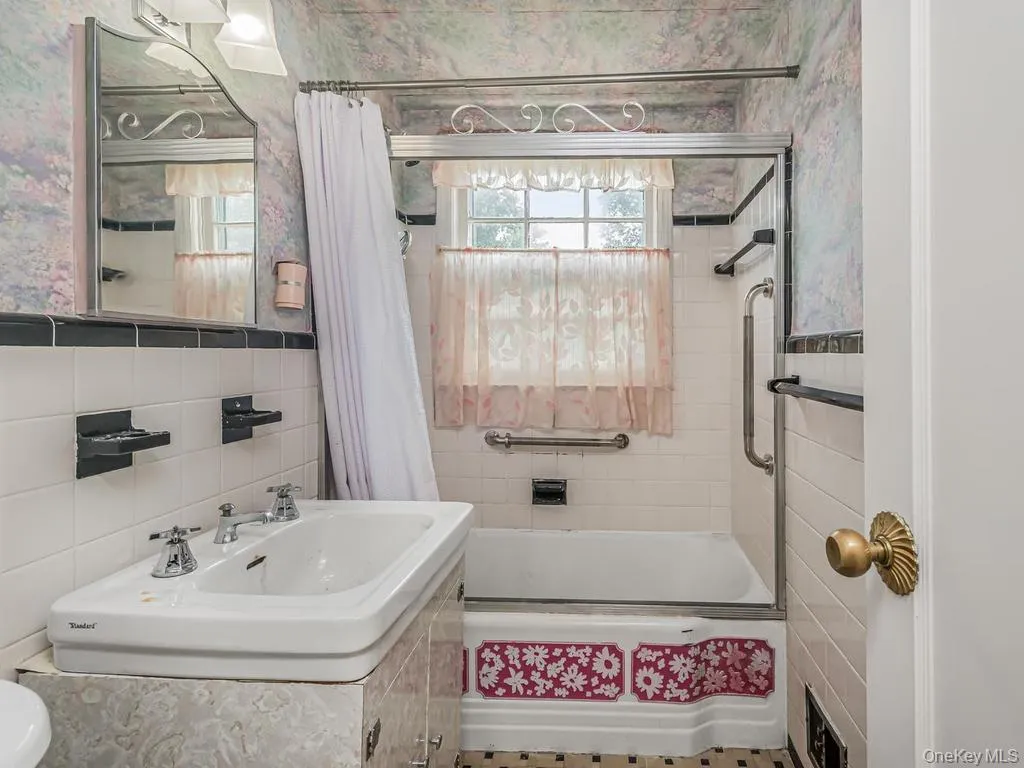 37 Poe Street, Greenburgh, NY, 3 Bedrooms Bedrooms, 8 Rooms Rooms,1 BathroomBathrooms,Residential,For Rent,Poe,0,1013998 37 Poe Street, Greenburgh, NY, 3 Bedrooms Bedrooms, 8 Rooms Rooms,1 BathroomBathrooms,Residential,For Rent,Poe,0,1013998