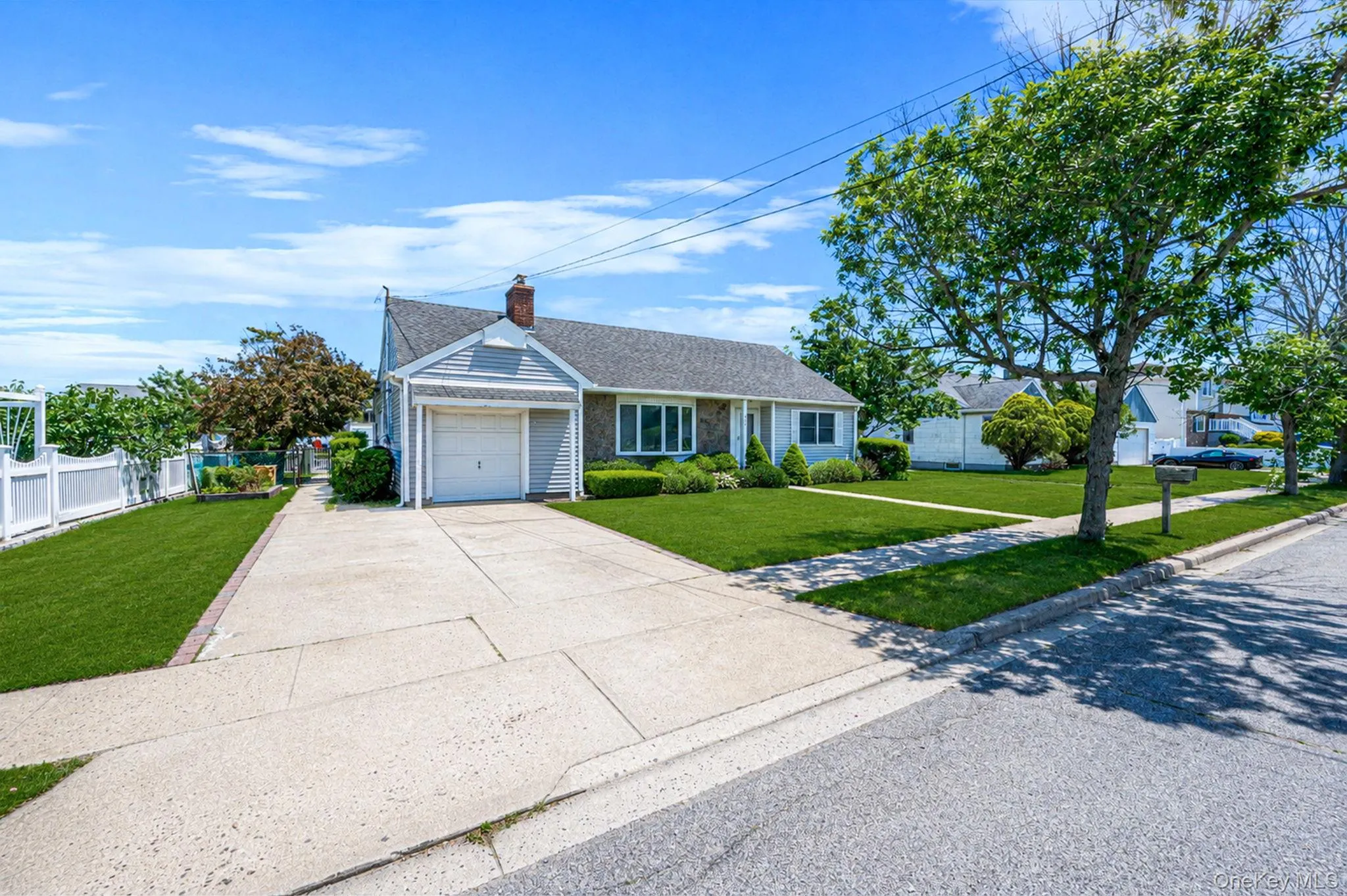Massapequa 3 Bedroom bath ranch with 87 ft Bulkhead !! Massapequa 3 Bedroom bath ranch with 87 ft Bulkhead !!