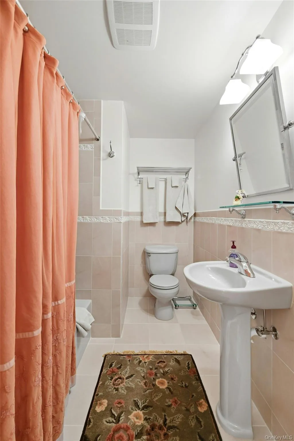 The Lower Level Also Offers A Beautiful Full Bathroom With Ceramic Tiled Walls, Decorative Inlays/Borders, Full Bathtub With All Fully Floor To Ceiling Ceramic Tiled Walls, Pedestal Sink, Ceramic Tiled Floor, Pocket Door & Upgraded Fixtures. The Lower Level Also Offers A Beautiful Full Bathroom With Ceramic Tiled Walls, Decorative Inlays/Borders, Full Bathtub With All Fully Floor To Ceiling Ceramic Tiled Walls, Pedestal Sink, Ceramic Tiled Floor, Pocket Door & Upgraded Fixtures.