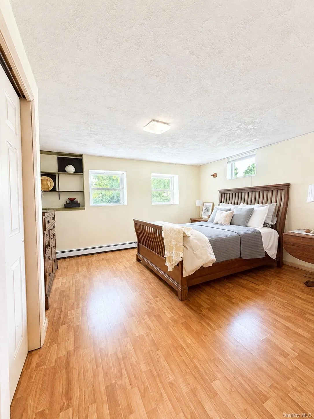 5th bedroom in basement, possible in-law suit or guest room 5th bedroom in basement, possible in-law suit or guest room