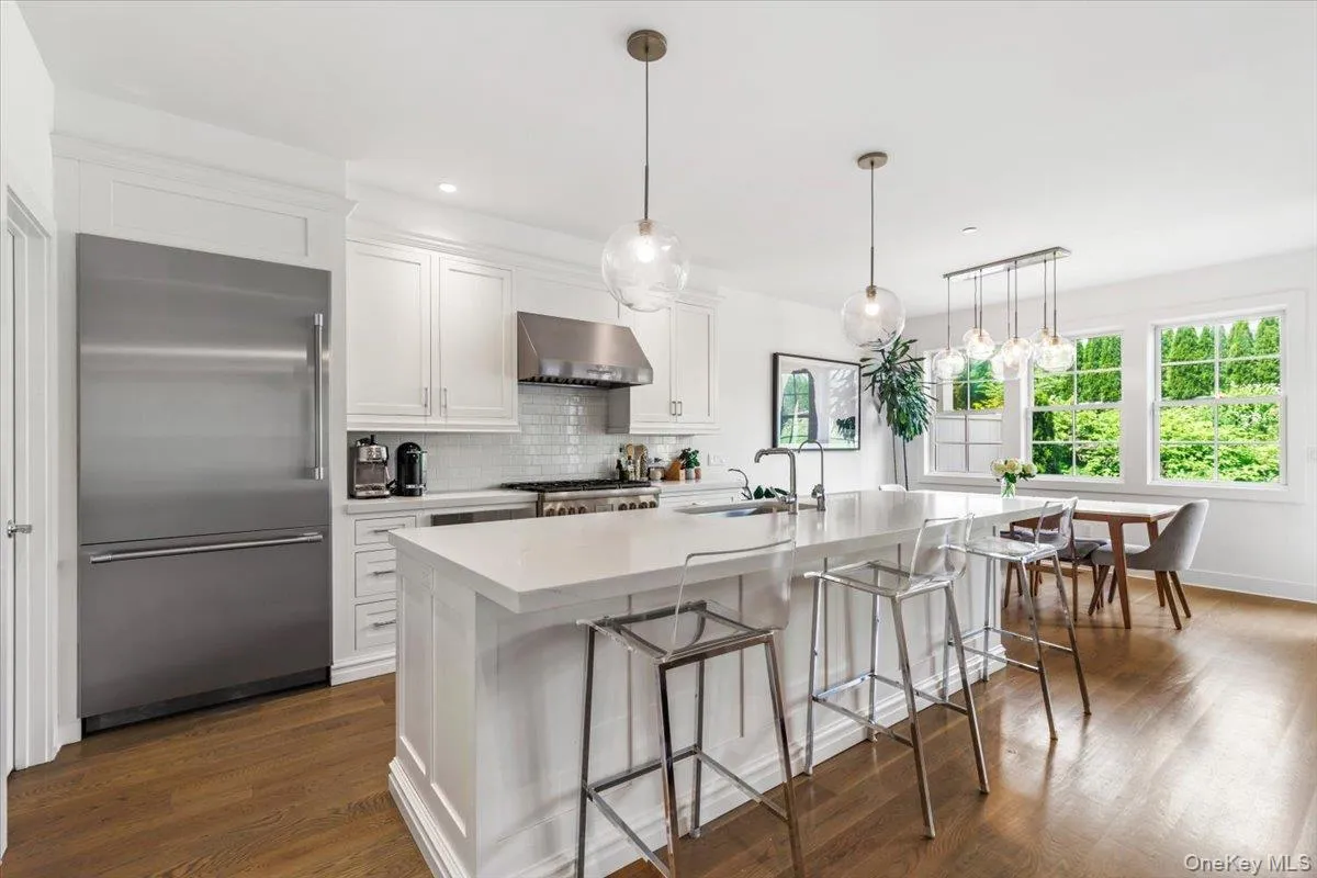Granite counters, stainless steel appliances, walk-in pantry Granite counters, stainless steel appliances, walk-in pantry