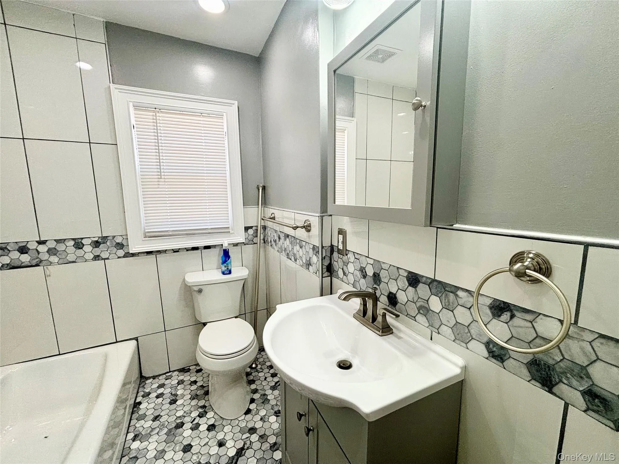 146-38 230th Place, New York, NY, 2 Bedrooms Bedrooms, 4 Rooms Rooms,1 BathroomBathrooms,Residential Lease,For Rent,230th,0,1014012 146-38 230th Place, New York, NY, 2 Bedrooms Bedrooms, 4 Rooms Rooms,1 BathroomBathrooms,Residential Lease,For Rent,230th,0,1014012