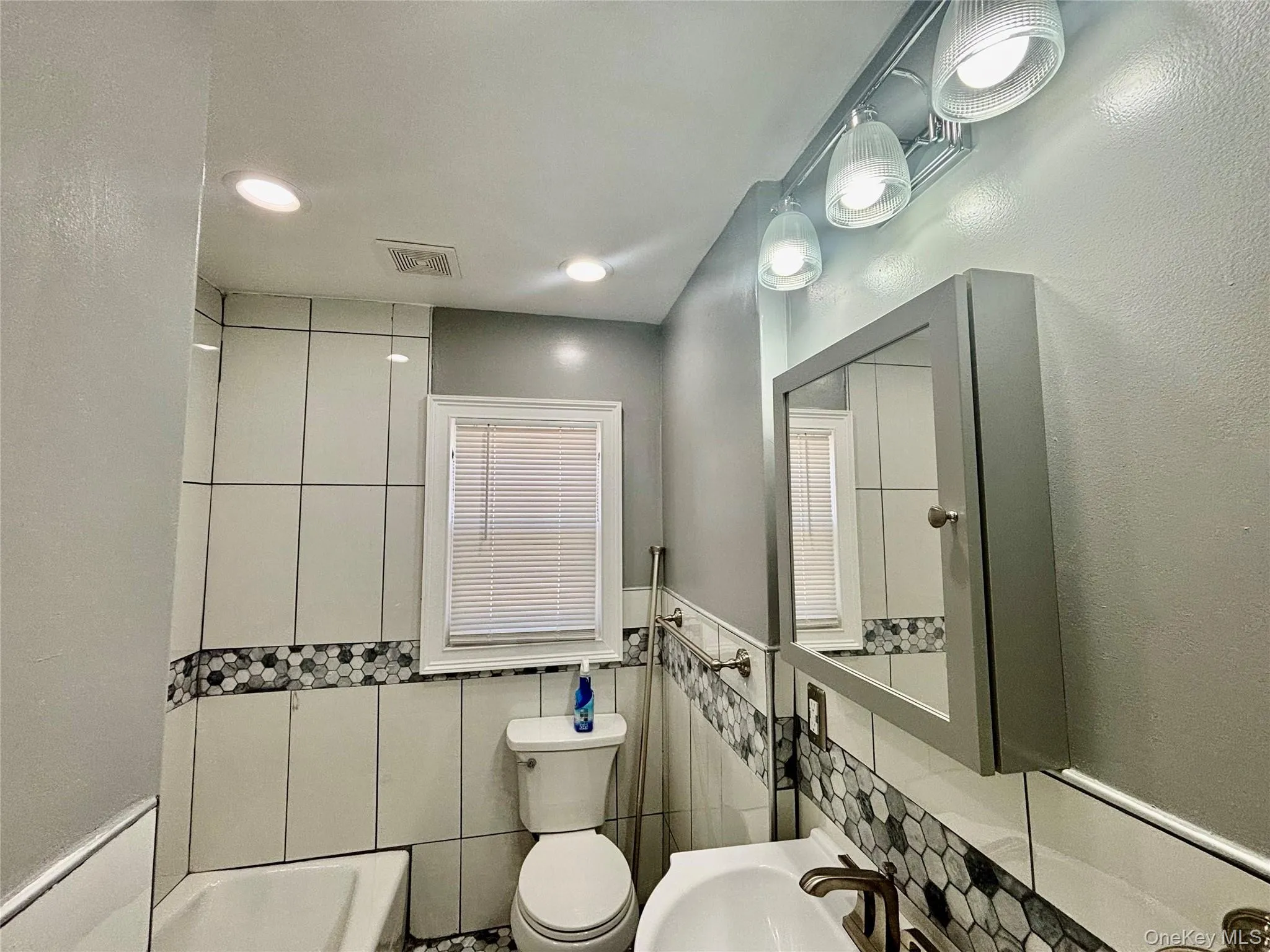 146-38 230th Place, New York, NY, 2 Bedrooms Bedrooms, 4 Rooms Rooms,1 BathroomBathrooms,Residential Lease,For Rent,230th,0,1014012 146-38 230th Place, New York, NY, 2 Bedrooms Bedrooms, 4 Rooms Rooms,1 BathroomBathrooms,Residential Lease,For Rent,230th,0,1014012
