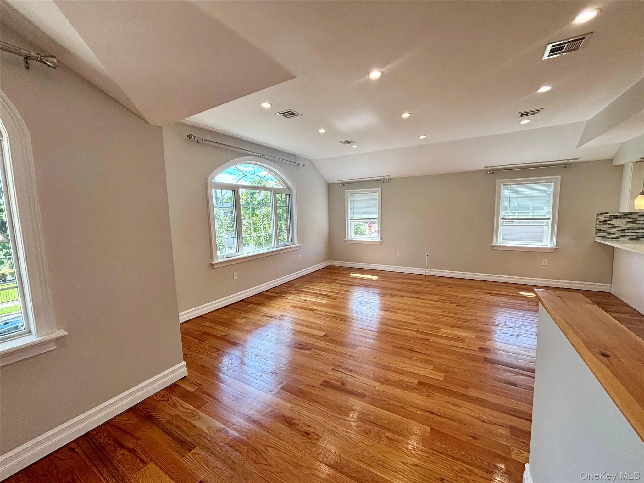 249-11 147th Road, New York, NY, 3 Bedrooms Bedrooms, 6 Rooms Rooms,2 BathroomsBathrooms,Residential Lease,For Rent,147th,0,1014033 249-11 147th Road, New York, NY, 3 Bedrooms Bedrooms, 6 Rooms Rooms,2 BathroomsBathrooms,Residential Lease,For Rent,147th,0,1014033