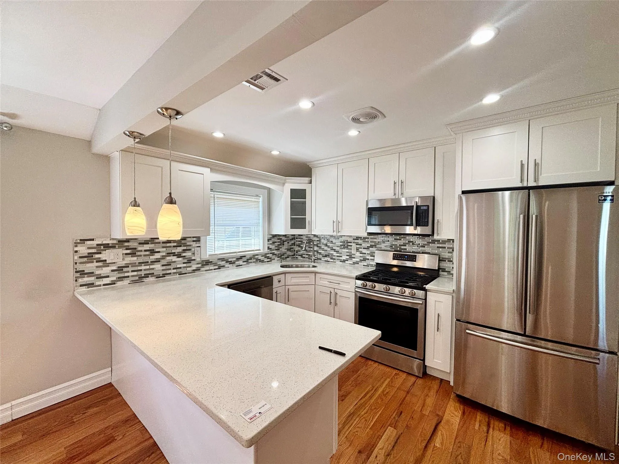 249-11 147th Road, New York, NY, 3 Bedrooms Bedrooms, 6 Rooms Rooms,2 BathroomsBathrooms,Residential Lease,For Rent,147th,0,1014033 249-11 147th Road, New York, NY, 3 Bedrooms Bedrooms, 6 Rooms Rooms,2 BathroomsBathrooms,Residential Lease,For Rent,147th,0,1014033