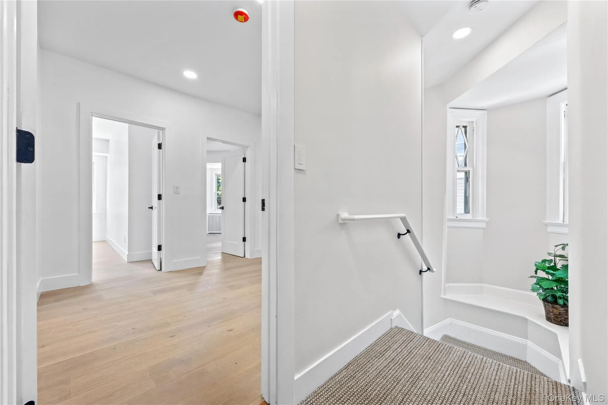 Entry to apartment. Entry to apartment.