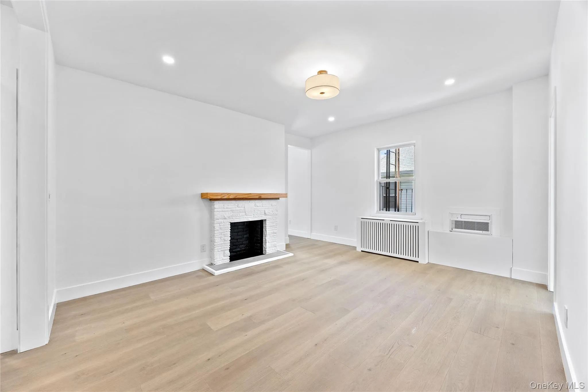 Bright & spacious living room. Bright & spacious living room.